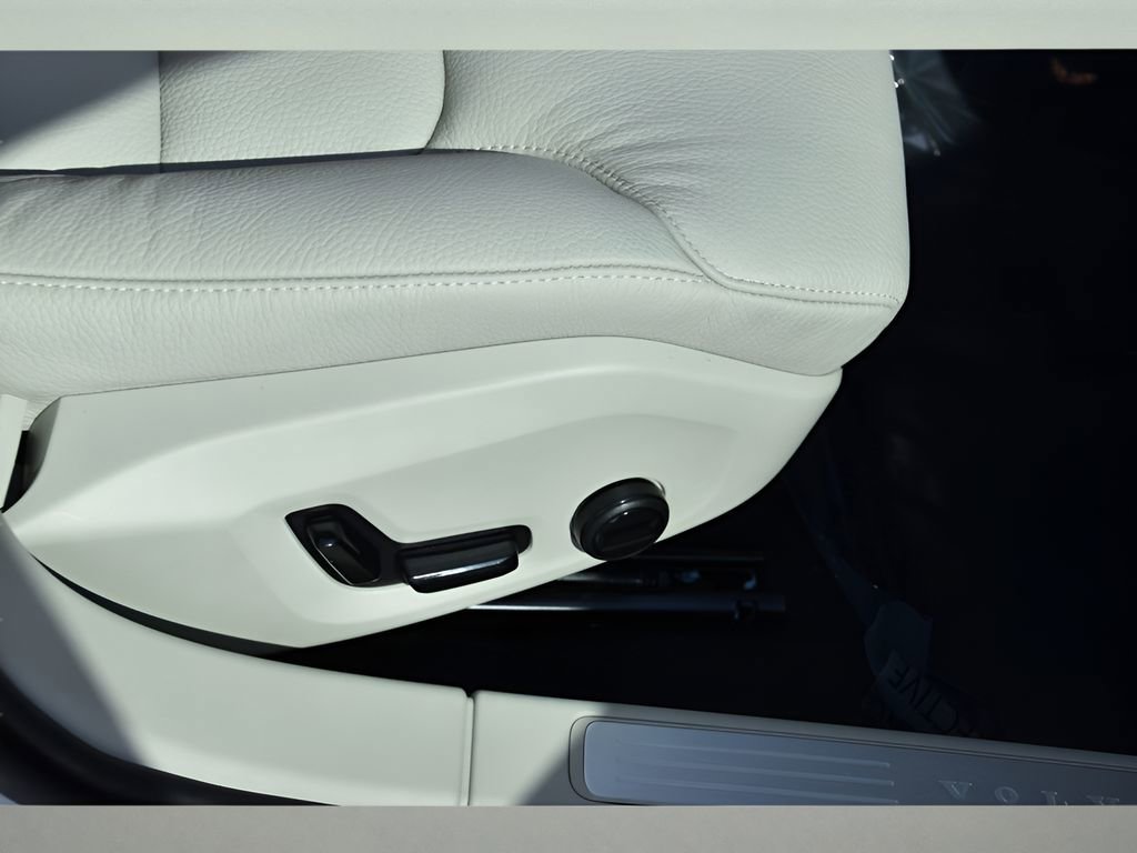 Certified 2026 Volvo V60 B5 Cross Country Plus w/ Protection Package Premier AWD/4WD image 32