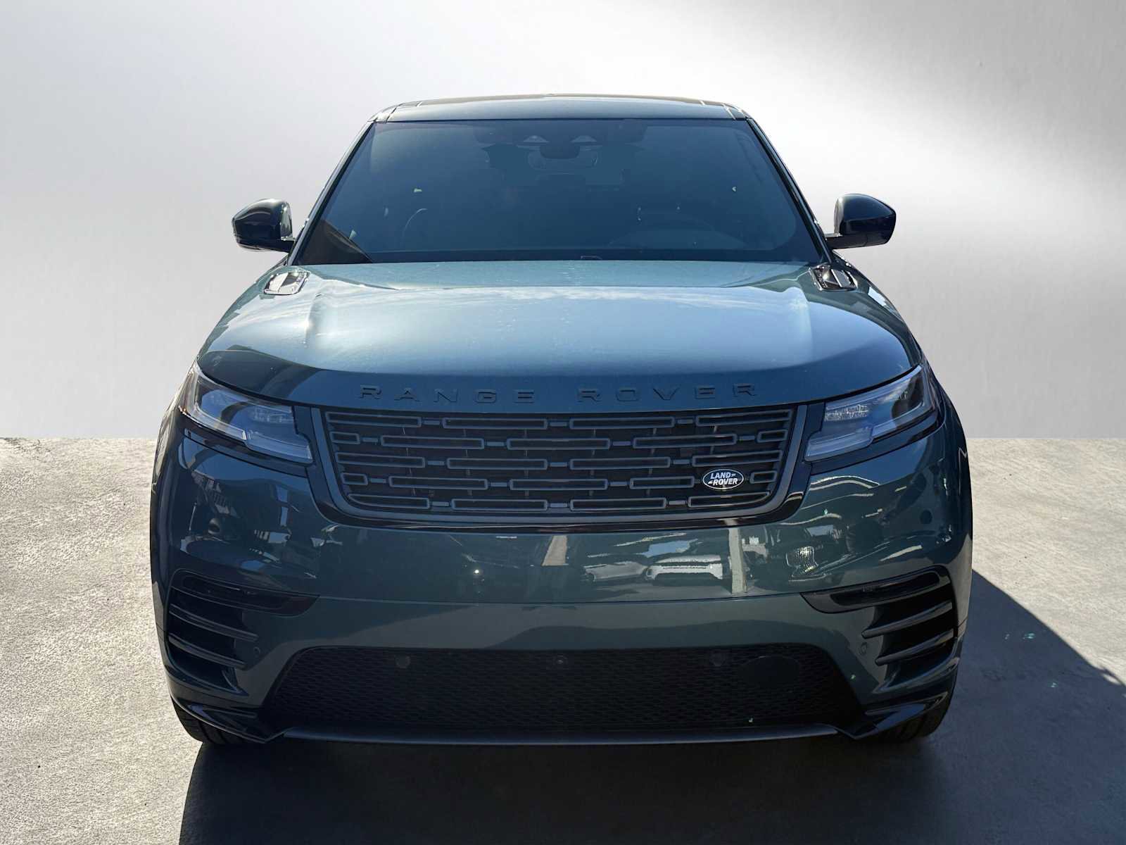 New 2026 Land Rover Range Rover Velar Dynamic SE image 2