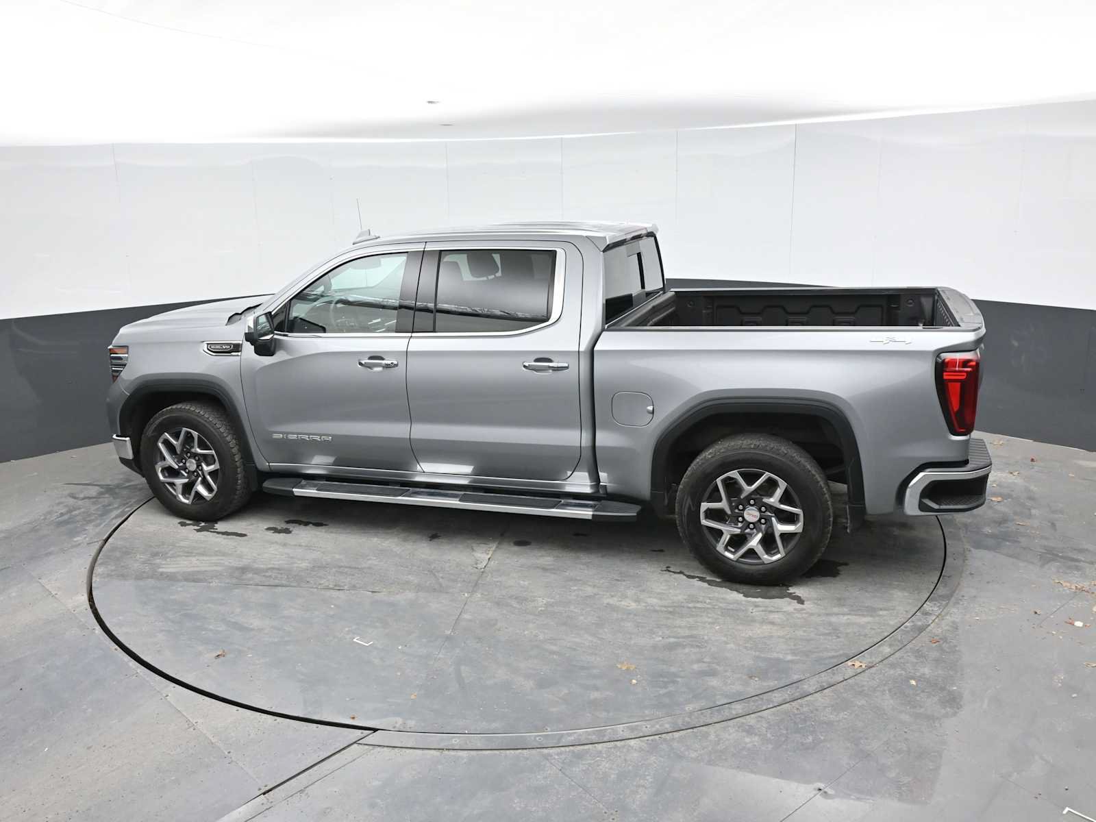 Used 2024 GMC Sierra 1500 SLT w/ SLT Premium Plus Package AWD/4WD image 13