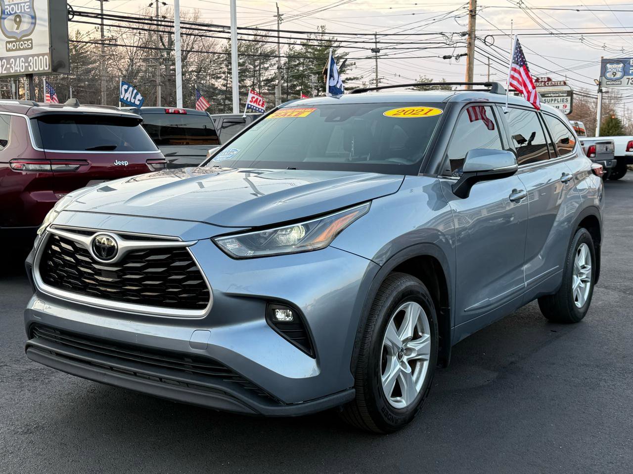 Used 2021 Toyota Highlander LE image 3