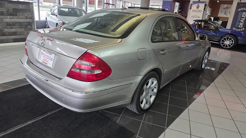 Used 2008 Mercedes-Benz E 350 4MATIC Sedan image 6