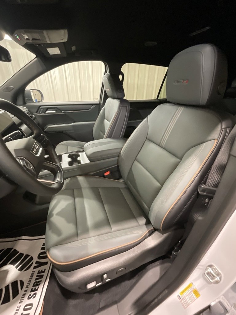 Used 2025 GMC Acadia AT4 image 10