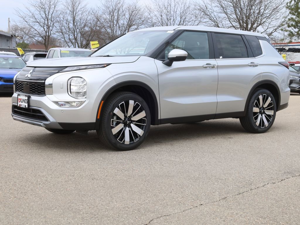 New 2025 Mitsubishi Outlander SE image 4