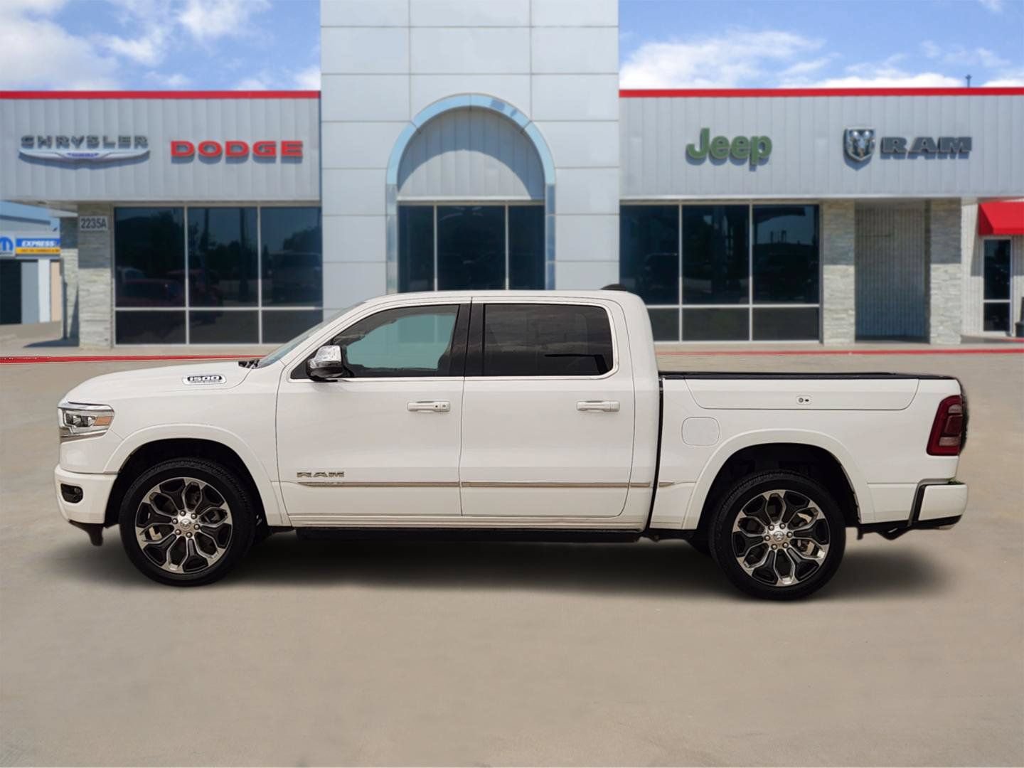 Used 2023 RAM 1500 Limited AWD/4WD image 3