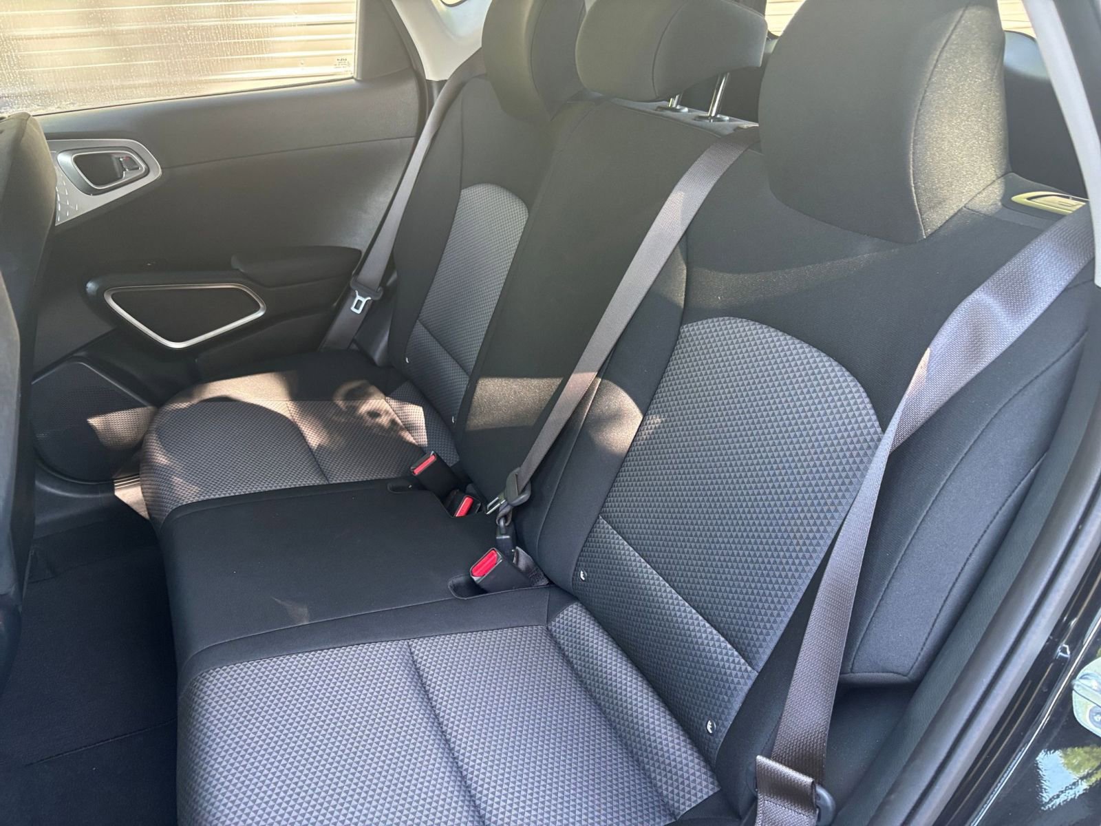 Used 2025 Kia Soul LX w/ LX Technology Package FWD image 21