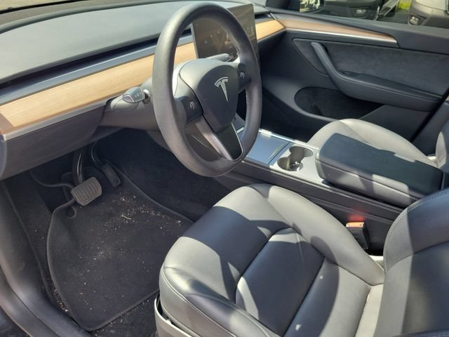Used 2024 Tesla Model Y 2WD image 17