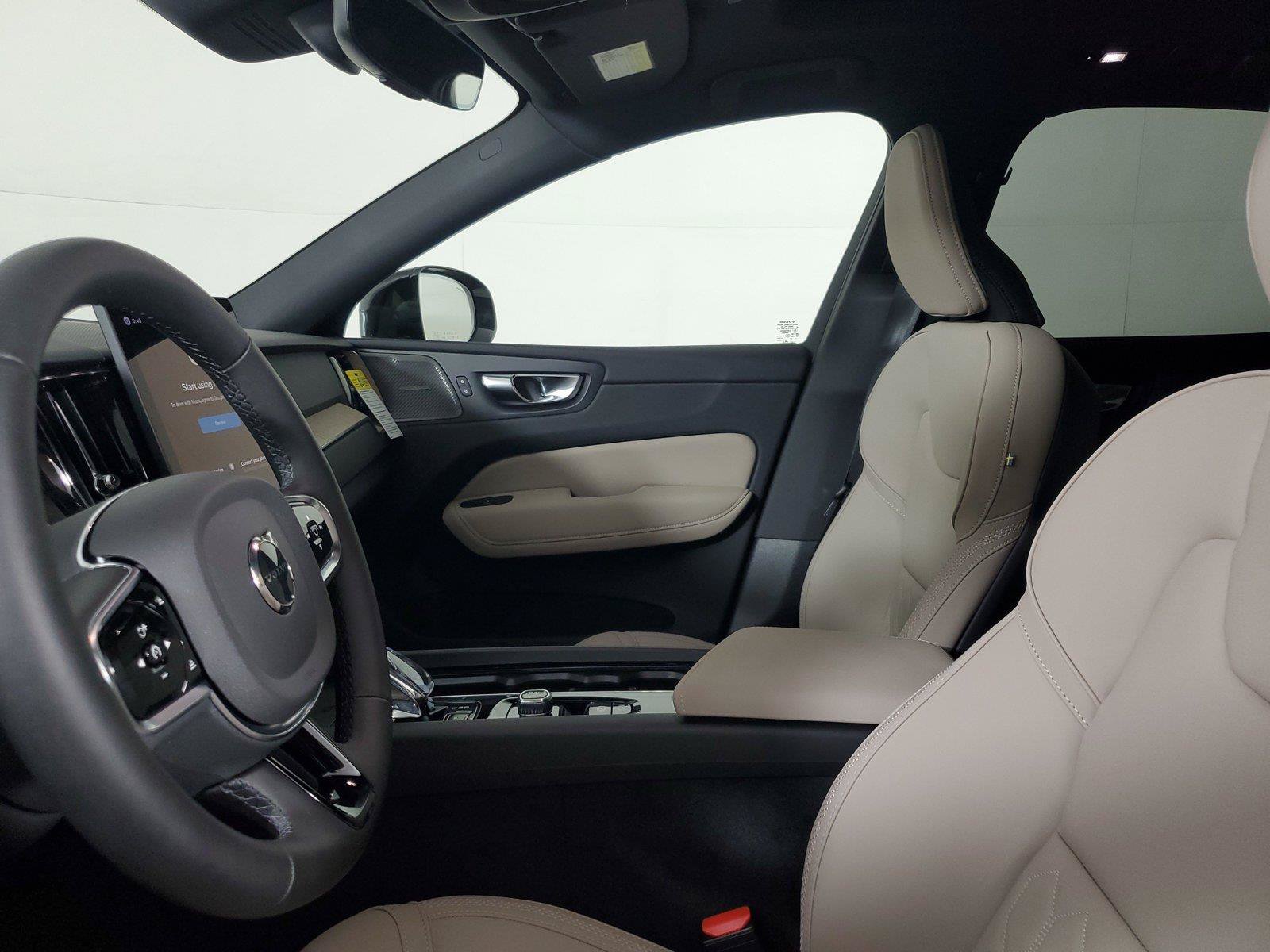 New 2027 Volvo XC60 B5 Plus AWD/4WD image 22