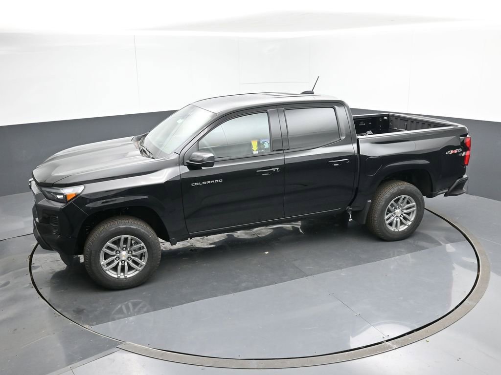 Used 2024 Chevrolet Colorado LT w/ LT Convenience Package III image 18