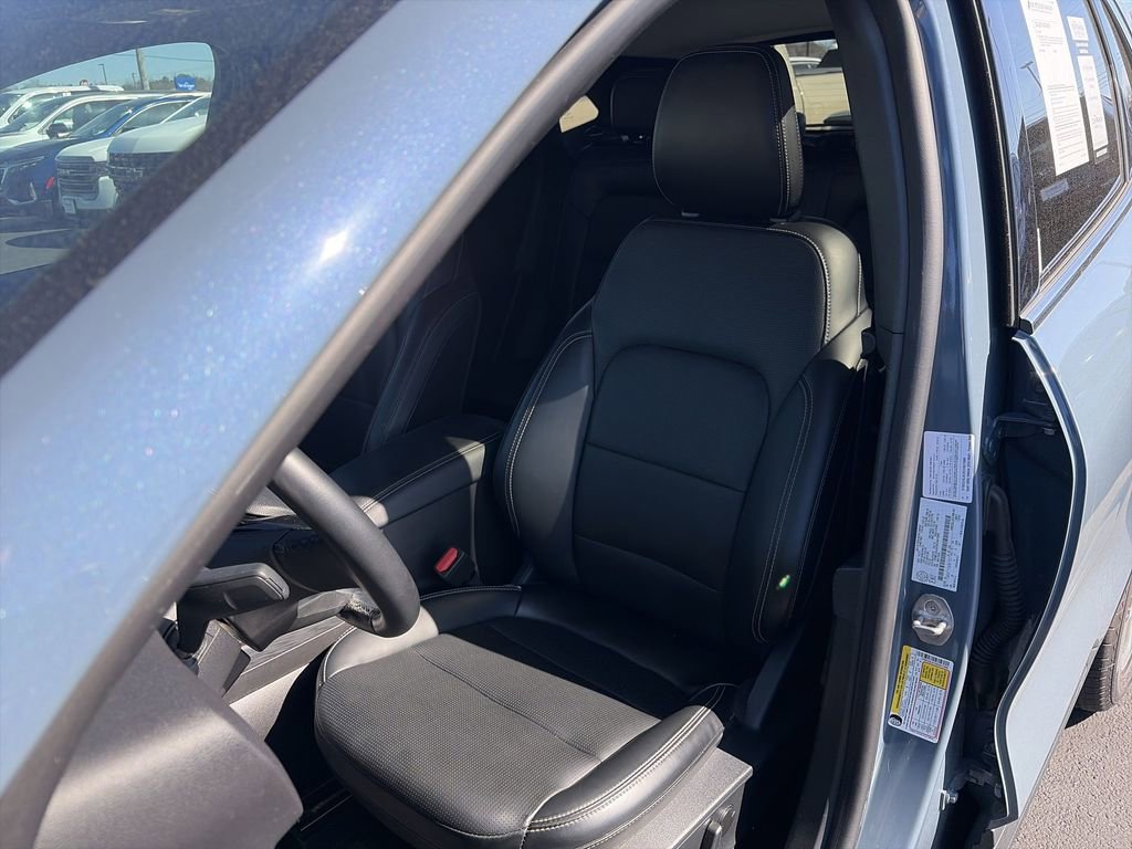 Used 2025 Ford Escape Platinum AWD/4WD image 17