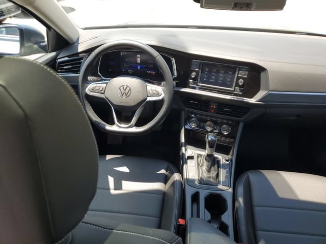 Used 2023 Volkswagen Jetta SE FWD image 7