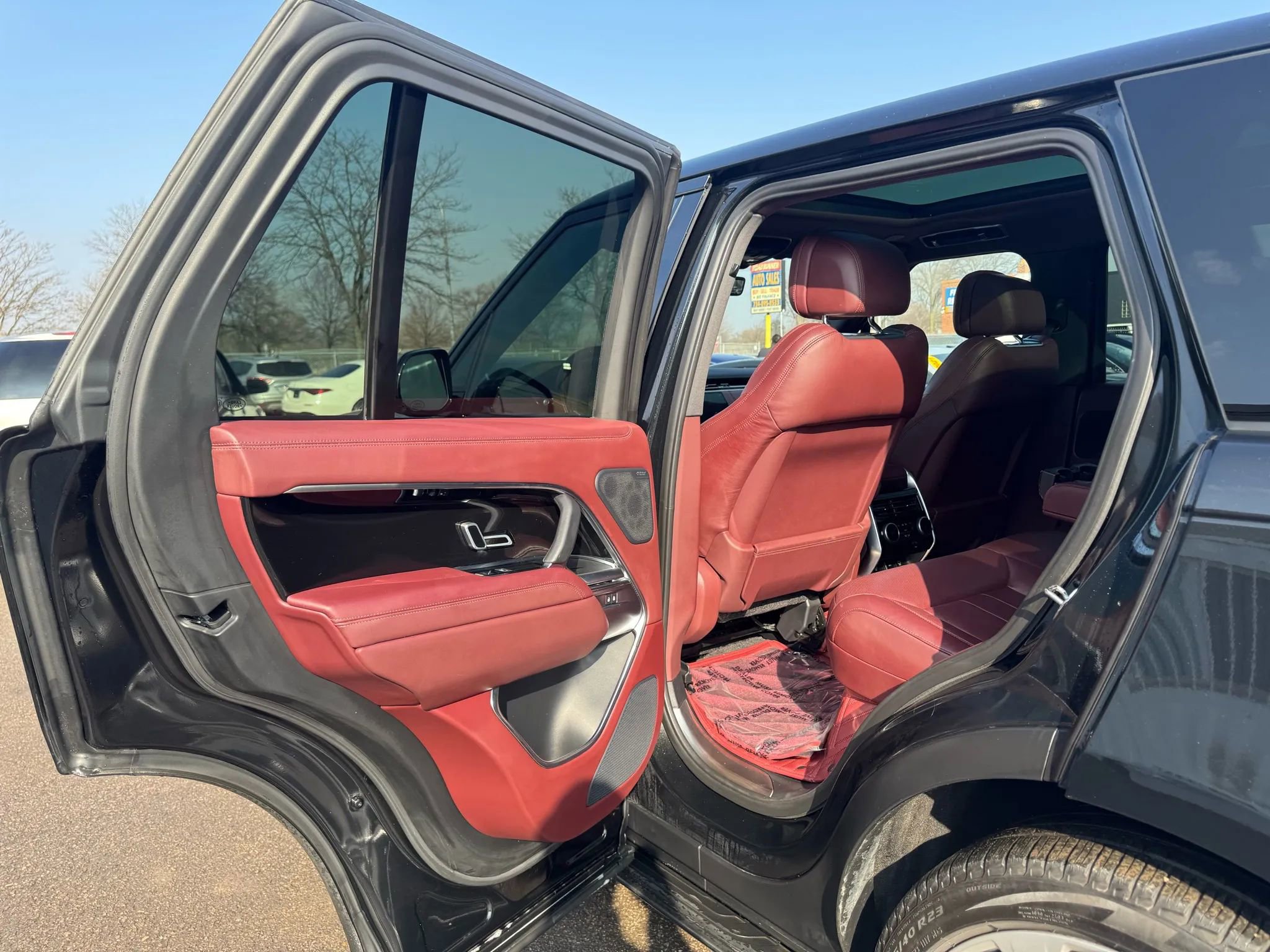 Used 2023 Land Rover Range Rover SE image 17