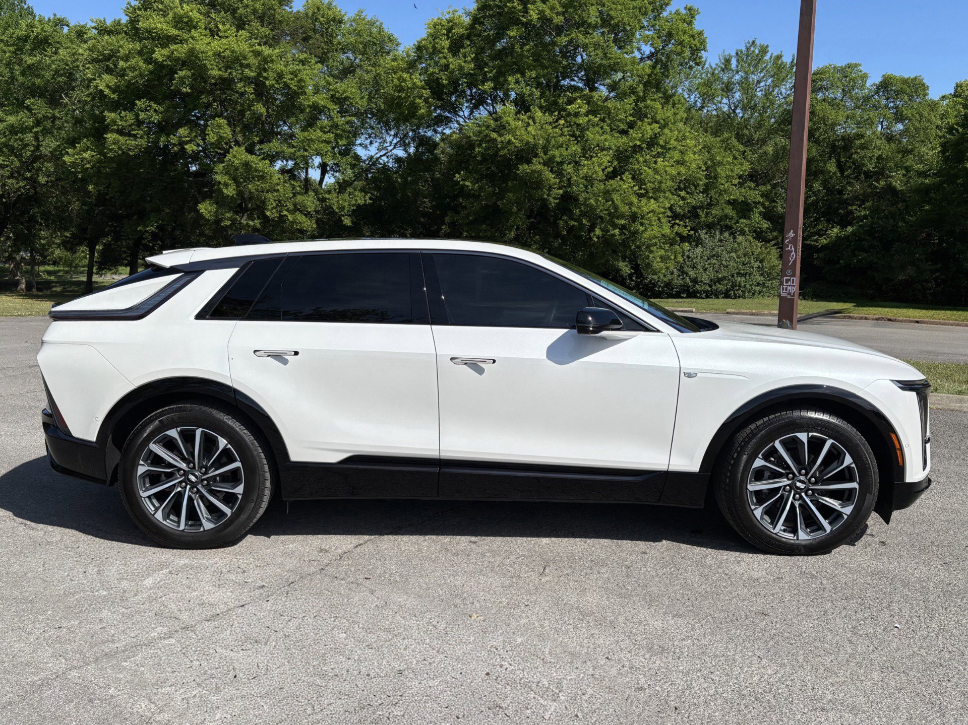 Used 2024 Cadillac Lyriq Sport RWD image 8