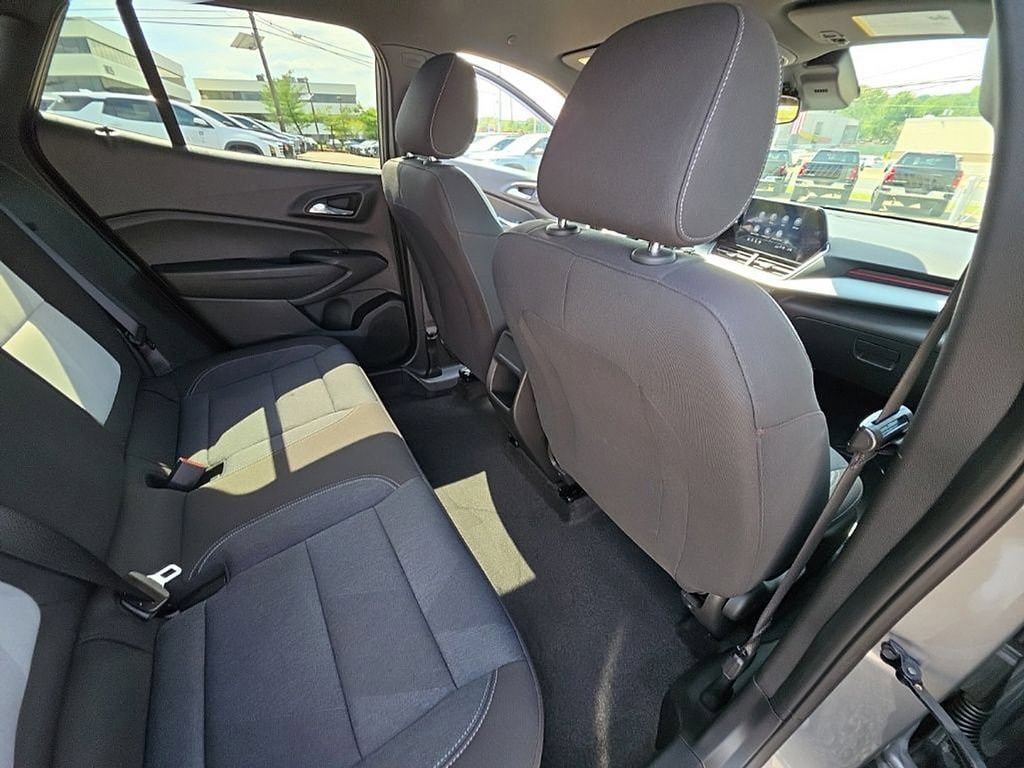 Certified 2024 Chevrolet Trax RS FWD image 25