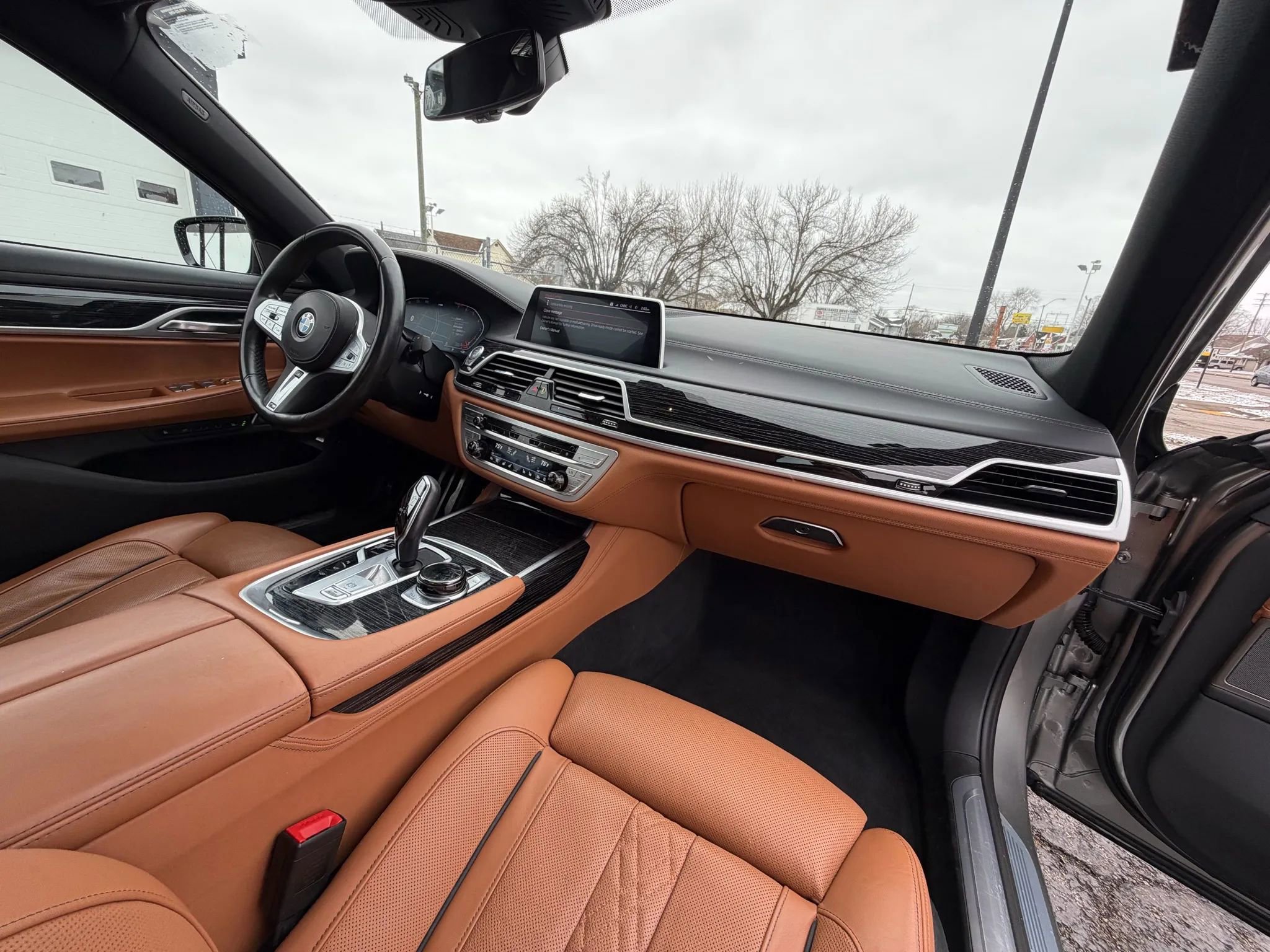 Used 2022 BMW 740i xDrive w/ M Sport Package image 18
