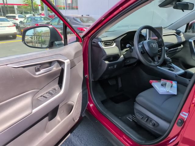 Used 2025 Toyota RAV4 XLE AWD/4WD image 10