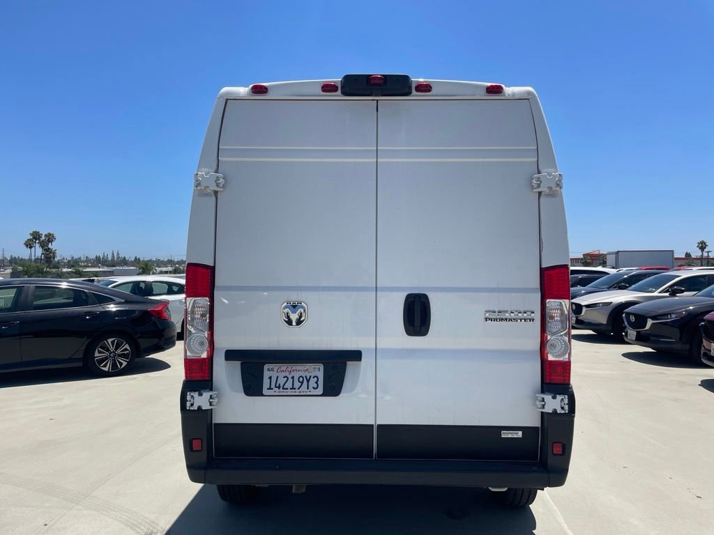 Used 2024 RAM ProMaster 2500 w/ Convenience Group FWD image 3