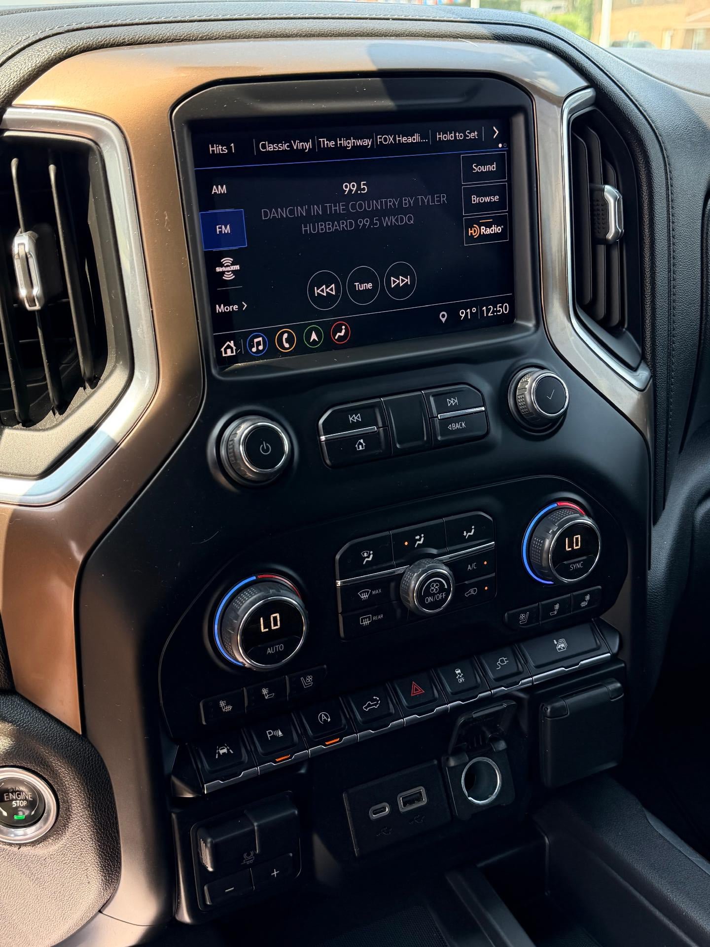 Used 2019 Chevrolet Silverado 1500 High Country w/ Technology Package AWD/4WD image 14