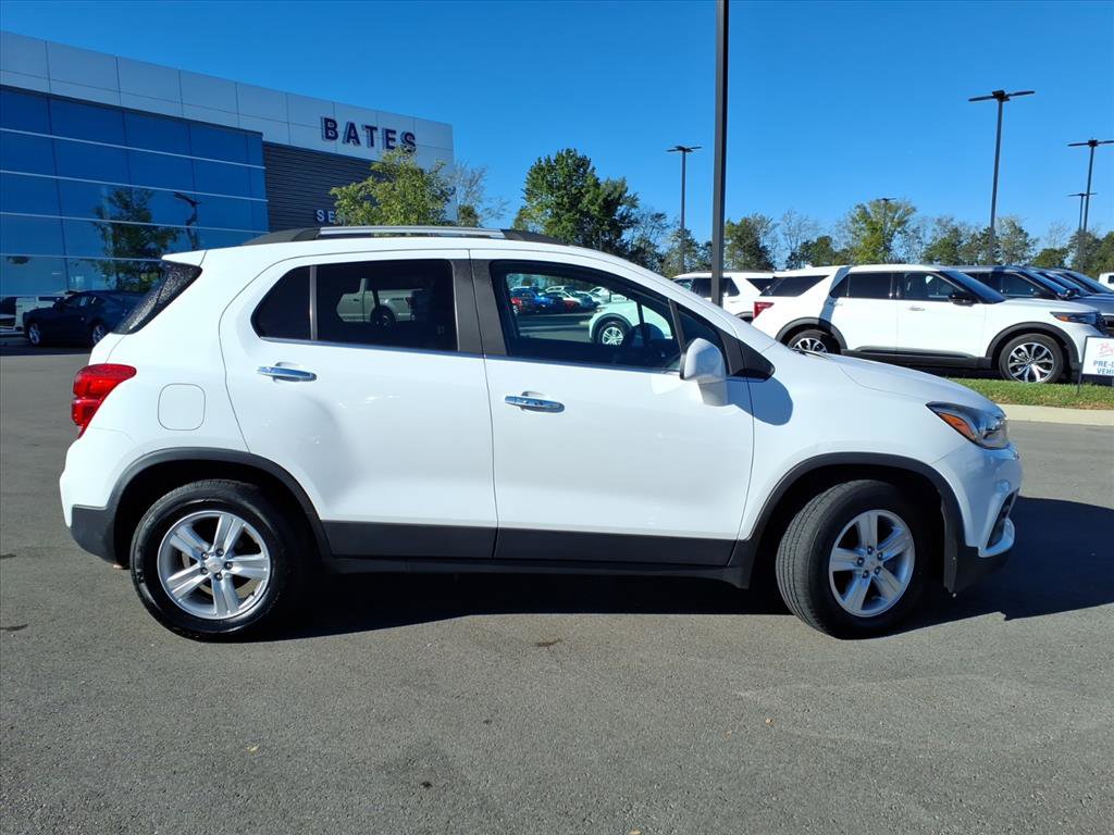 Used 2017 Chevrolet Trax LT w/ LT Convenience Package image 2