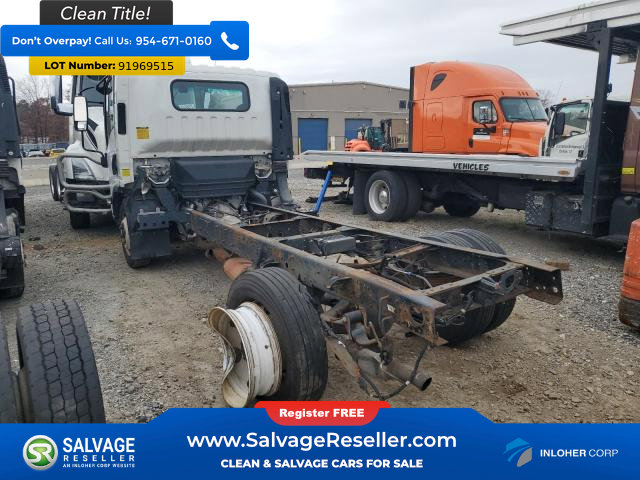 Used 2021 Isuzu NPR image 3