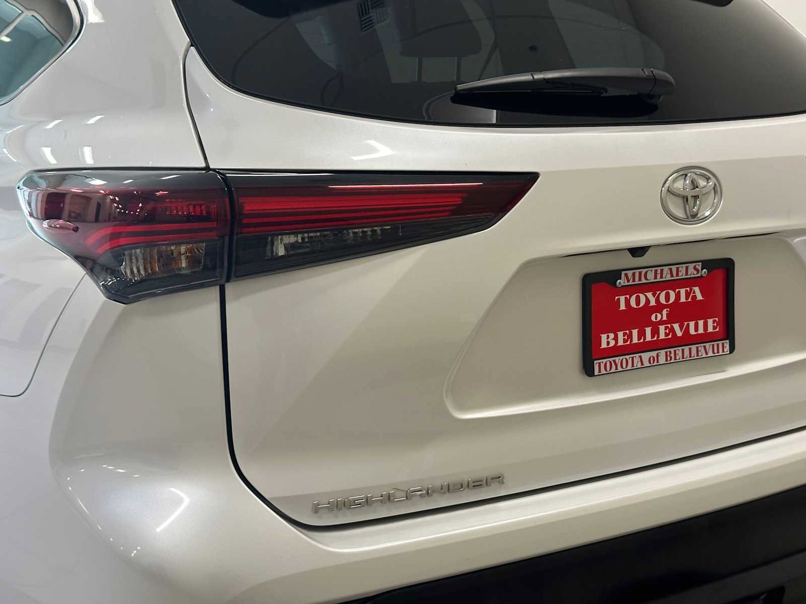 Certified 2024 Toyota Highlander XLE AWD/4WD image 7