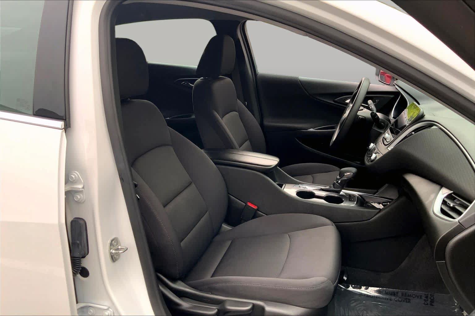 Used 2024 Chevrolet Malibu LT FWD image 9