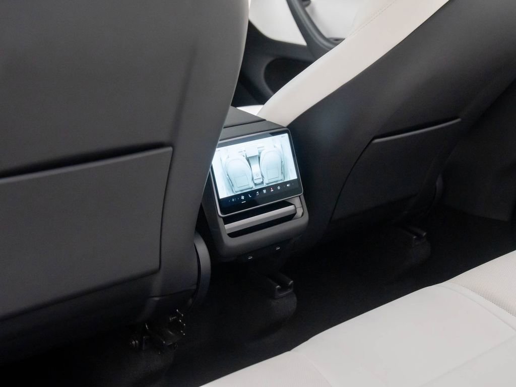 Used 2026 Tesla Model Y 2WD image 18