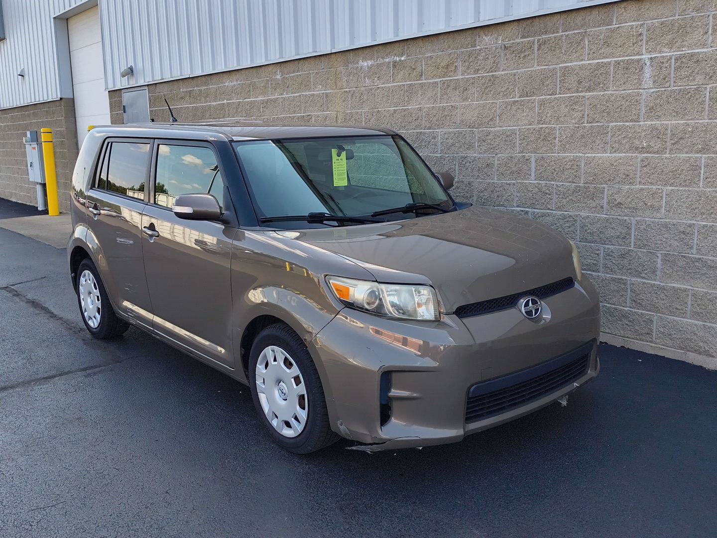 Used 2011 Scion xB FWD image 2