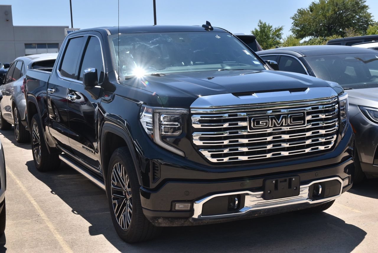 Used 2023 GMC Sierra 1500 Denali w/ Denali Reserve Package AWD/4WD image 4