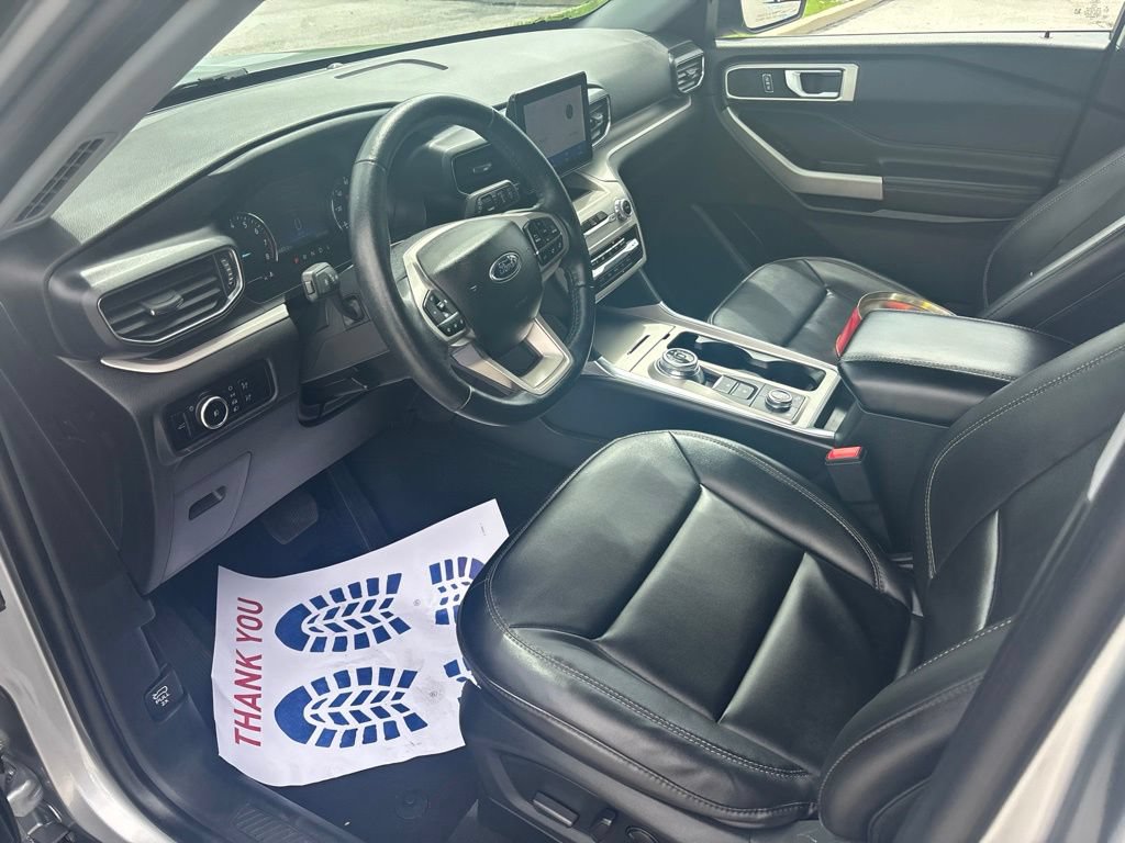 Used 2023 Ford Explorer XLT w/ Equipment Group 202A AWD/4WD image 30