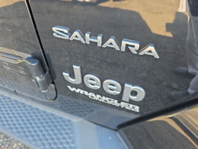 Used 2018 Jeep Wrangler Unlimited Sahara w/ LED Lighting Group AWD/4WD image 4