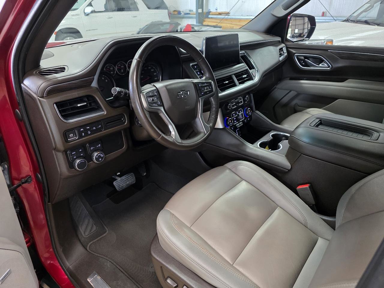 Used 2021 Chevrolet Tahoe Z71 w/ Luxury Package AWD/4WD image 9