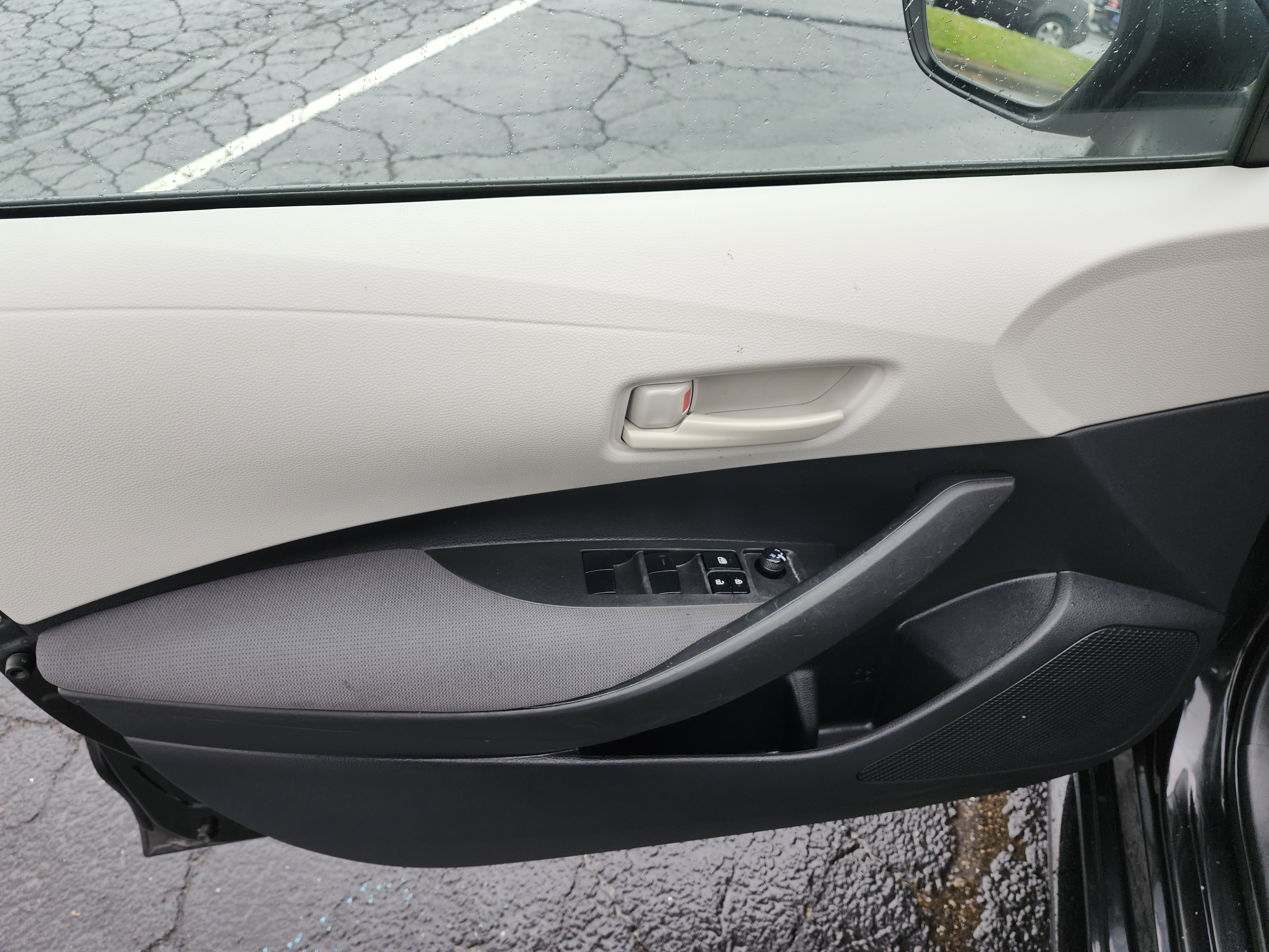 Used 2022 Toyota Corolla LE FWD image 23