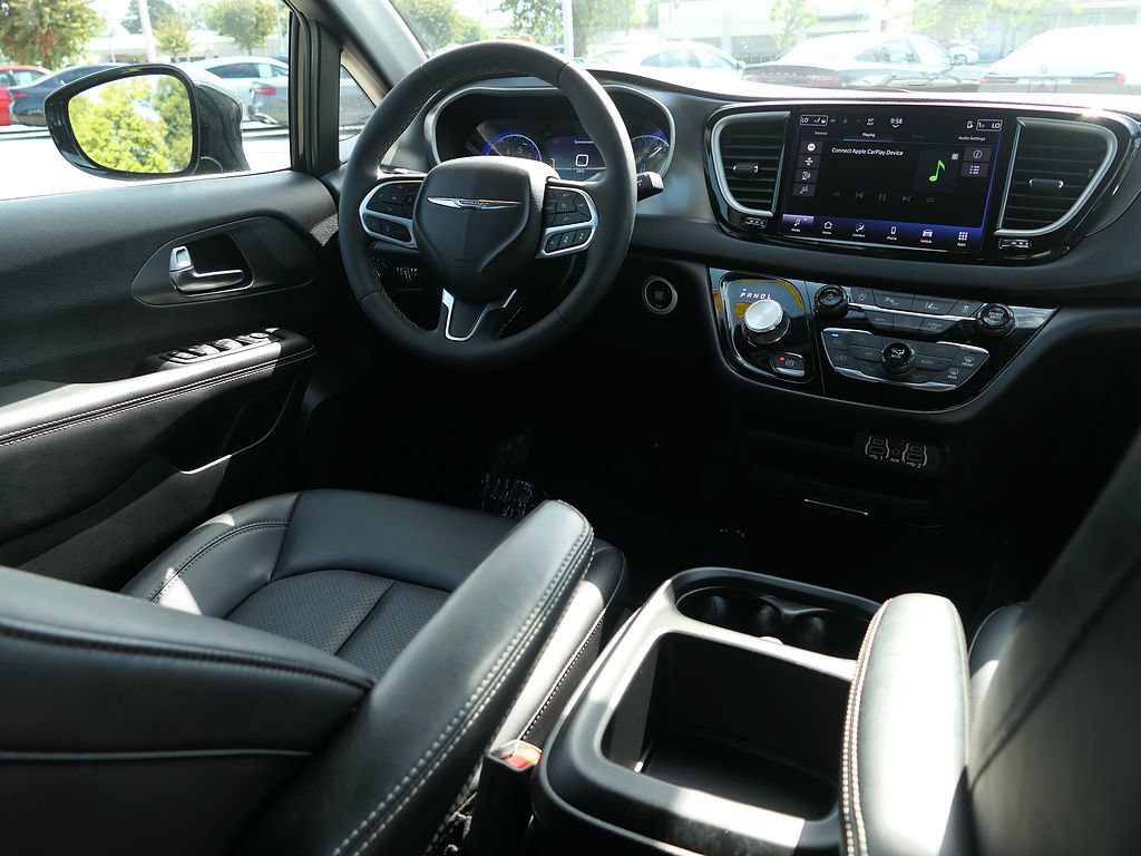 Used 2025 Chrysler Voyager LX FWD image 24