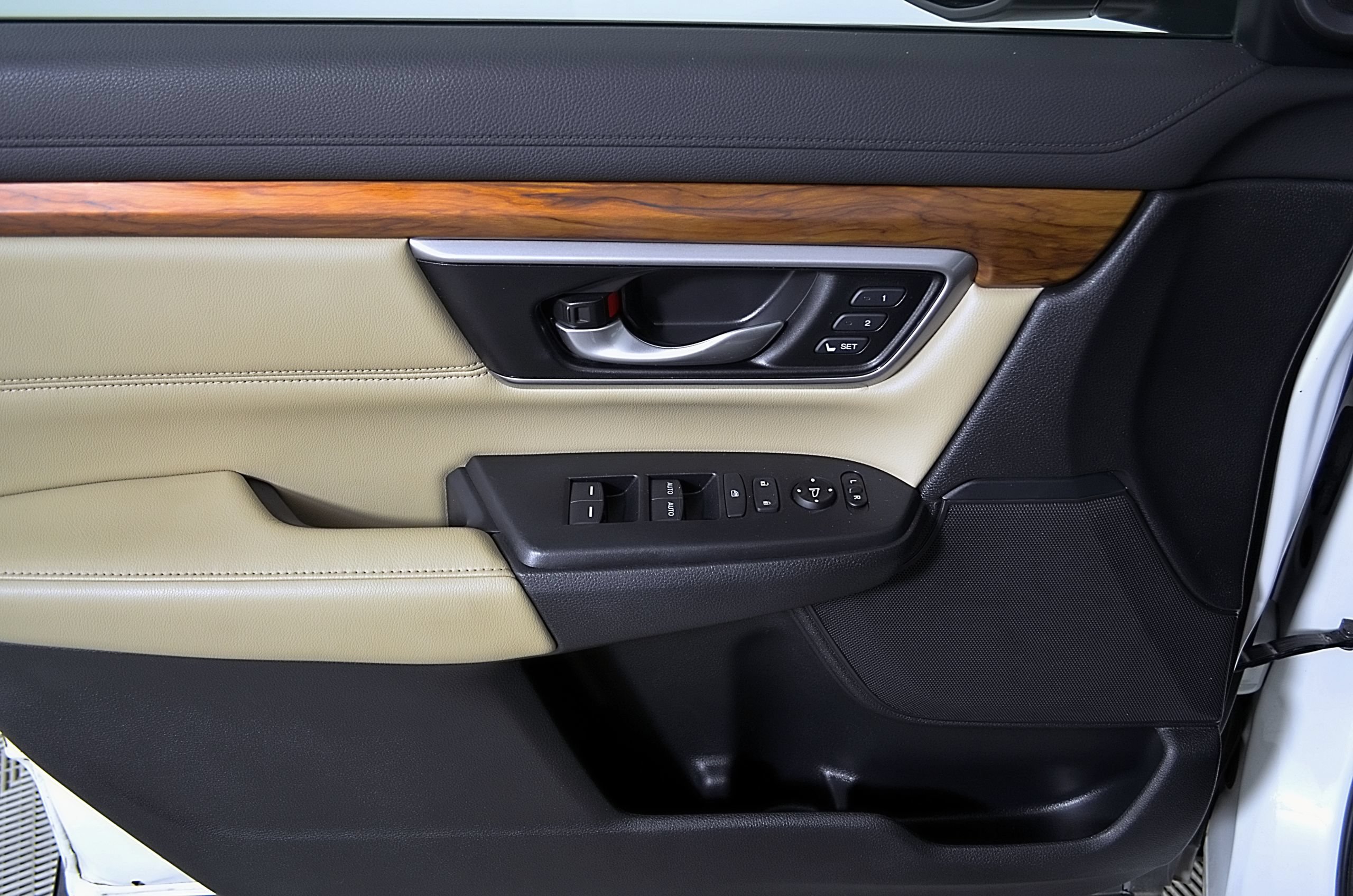 Used 2018 Honda CR-V Touring image 16