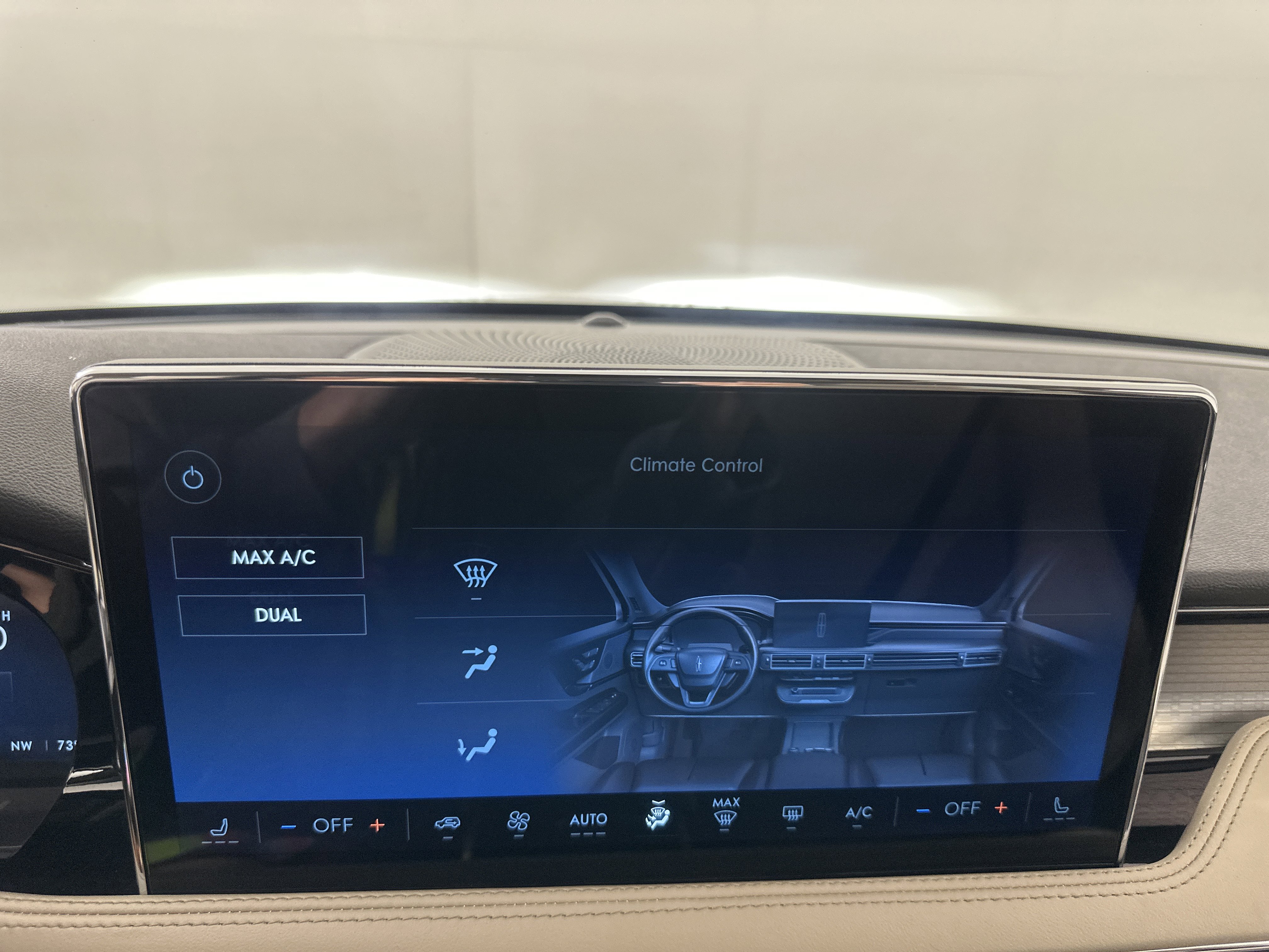 New 2025 Lincoln Corsair AWD image 17