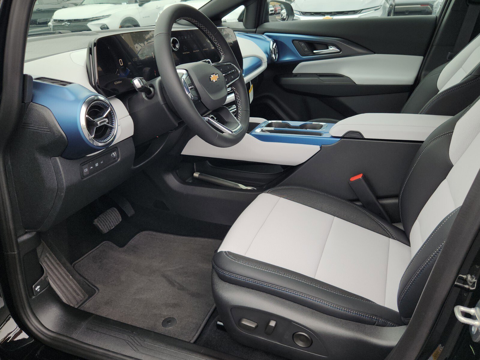 New 2026 Chevrolet Equinox EV LT AWD/4WD image 6