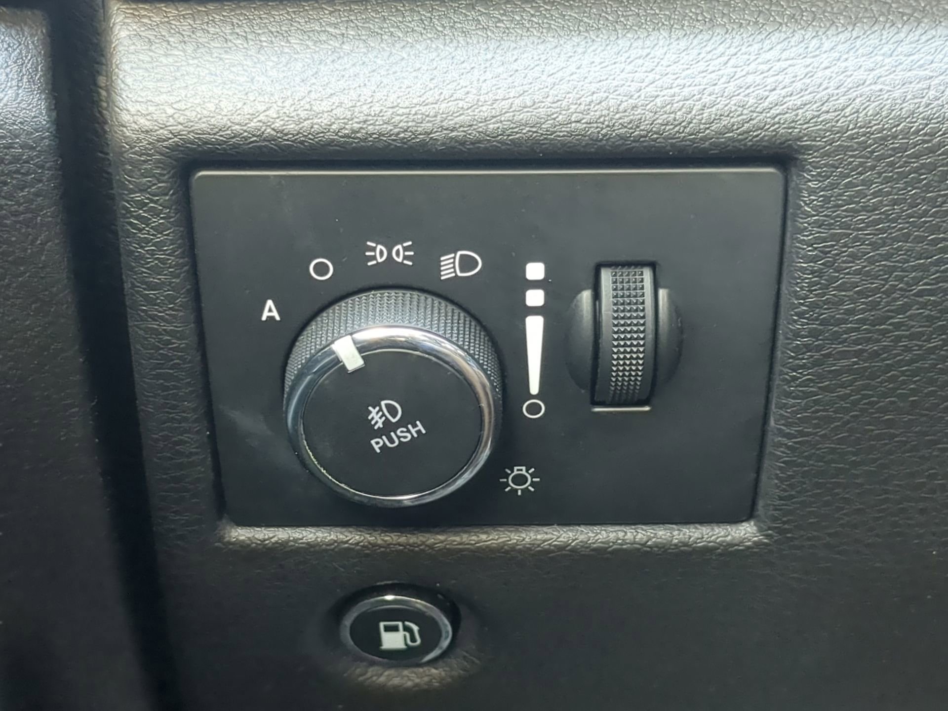 Used 2021 Jeep Grand Cherokee Laredo X image 63