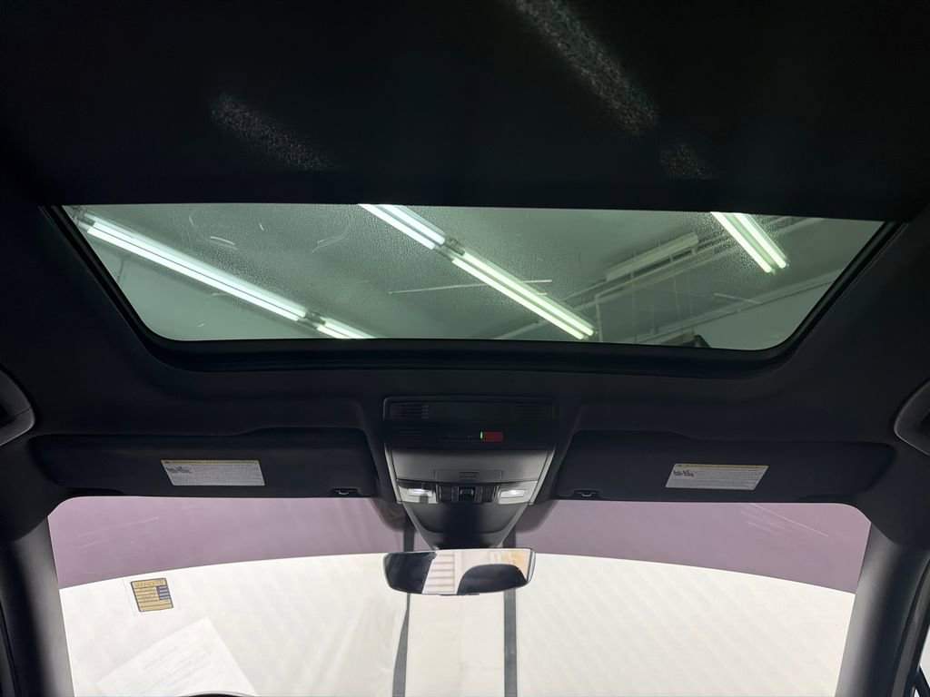 Used 2023 Volkswagen Tiguan SE R-Line image 22