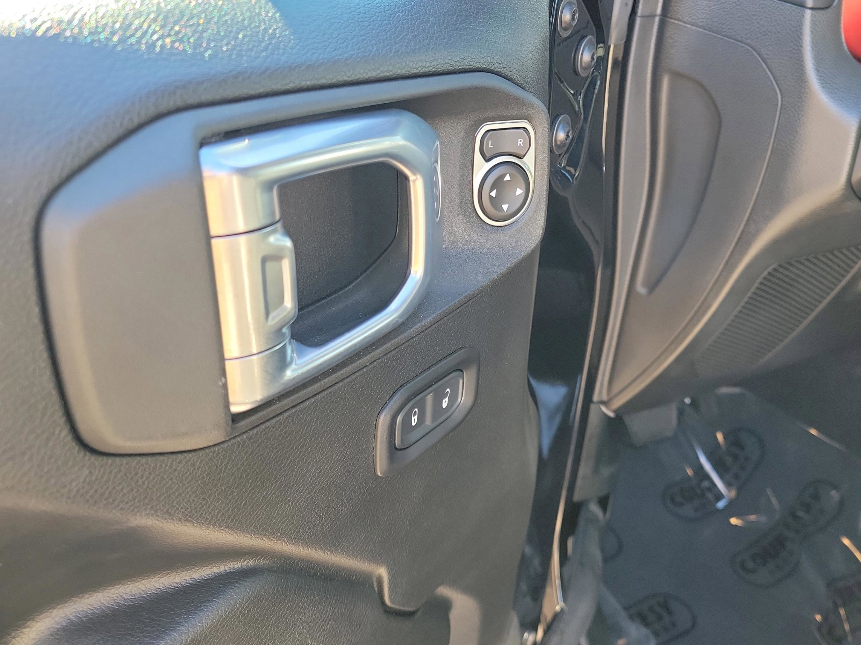 Used 2021 Jeep Wrangler Unlimited Rubicon w/ Xtreme Recon 35" Tire Package image 13