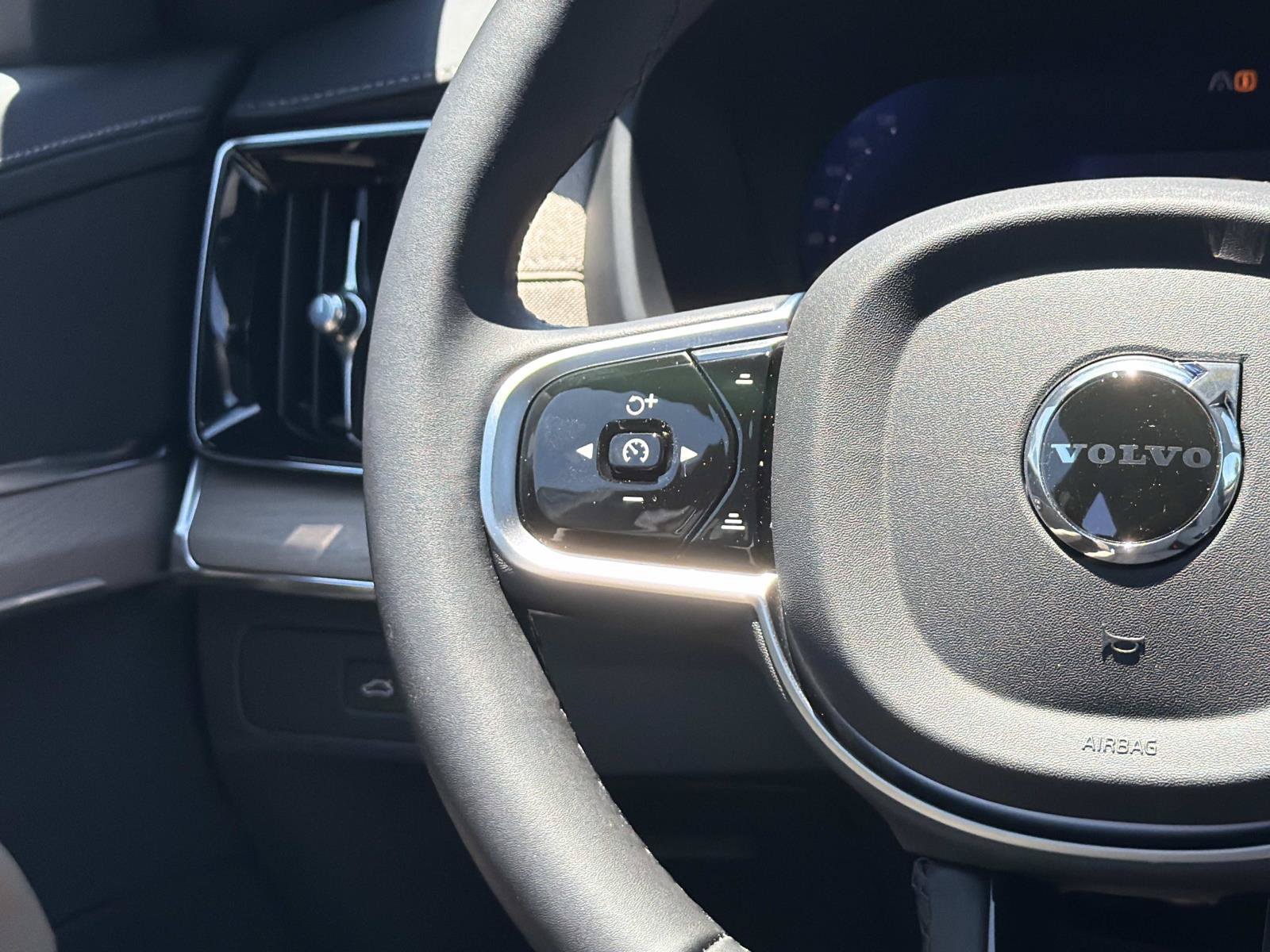 New 2026 Volvo XC90 T8 Plus AWD/4WD image 8
