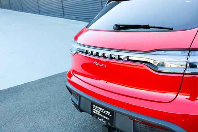 Certified 2025 Porsche Macan image 37