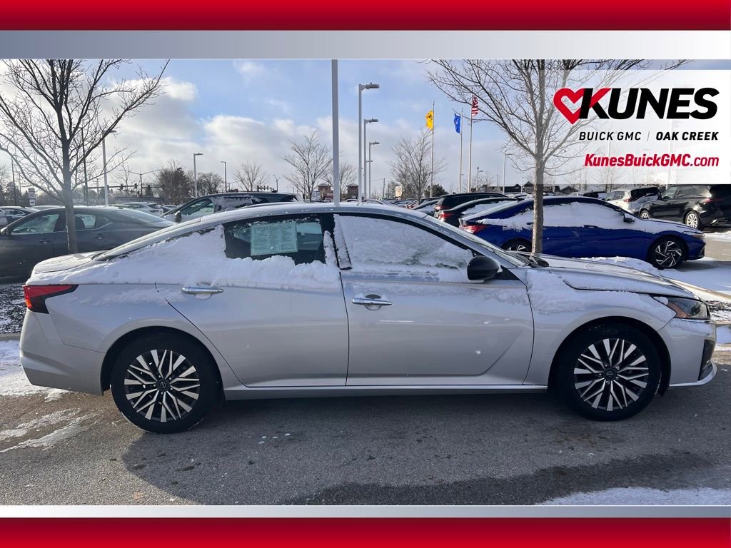 Used 2024 Nissan Altima 2.5 SV image 4