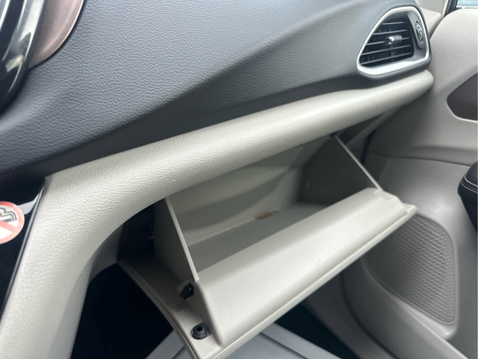 Used 2023 Chrysler Voyager LX image 33