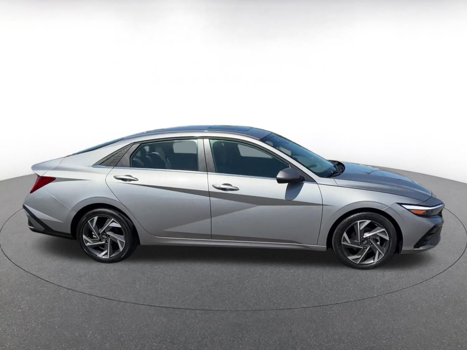 Used 2025 Hyundai Elantra SEL FWD image 16