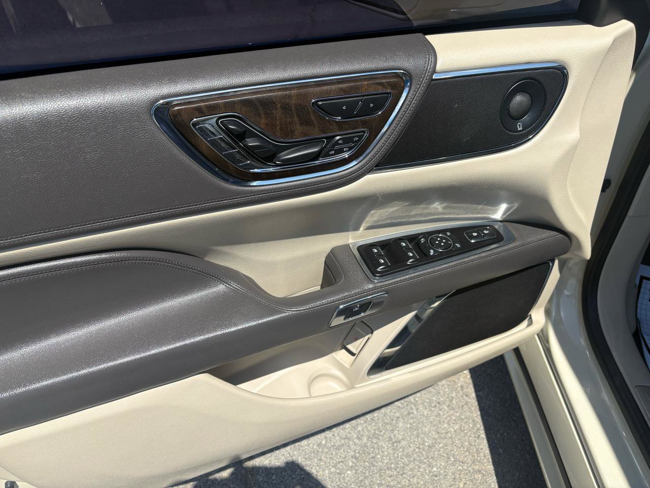 Used 2018 Lincoln Continental Reserve w/ Continental Climate Package AWD/4WD image 10