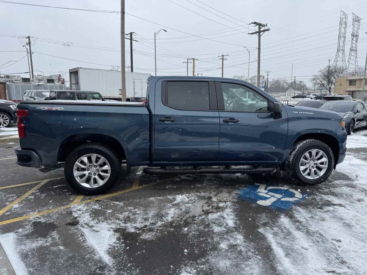 Used 2024 Chevrolet Silverado 1500 Custom image 4