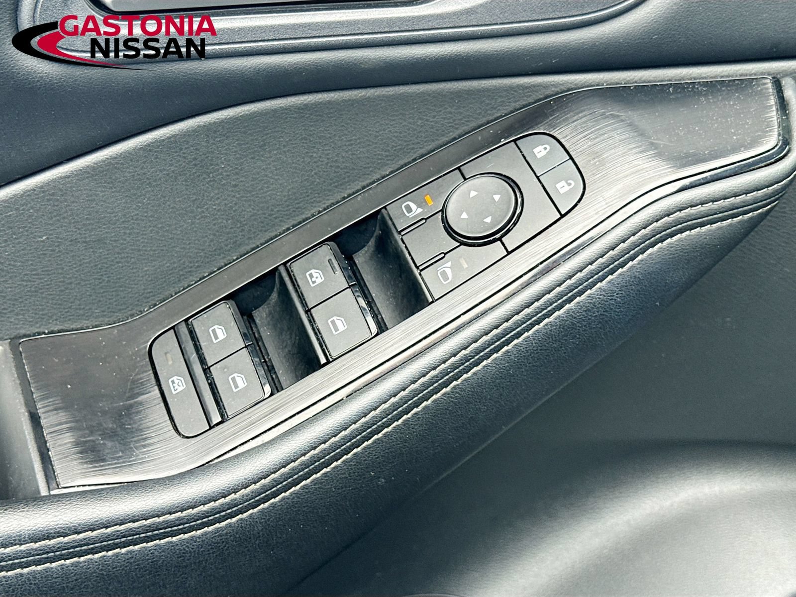 Used 2025 Nissan Rogue SV FWD image 23