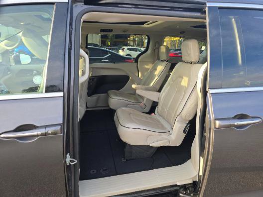 Used 2021 Chrysler Pacifica Limited w/ Premium & Safety Sphere Group image 14