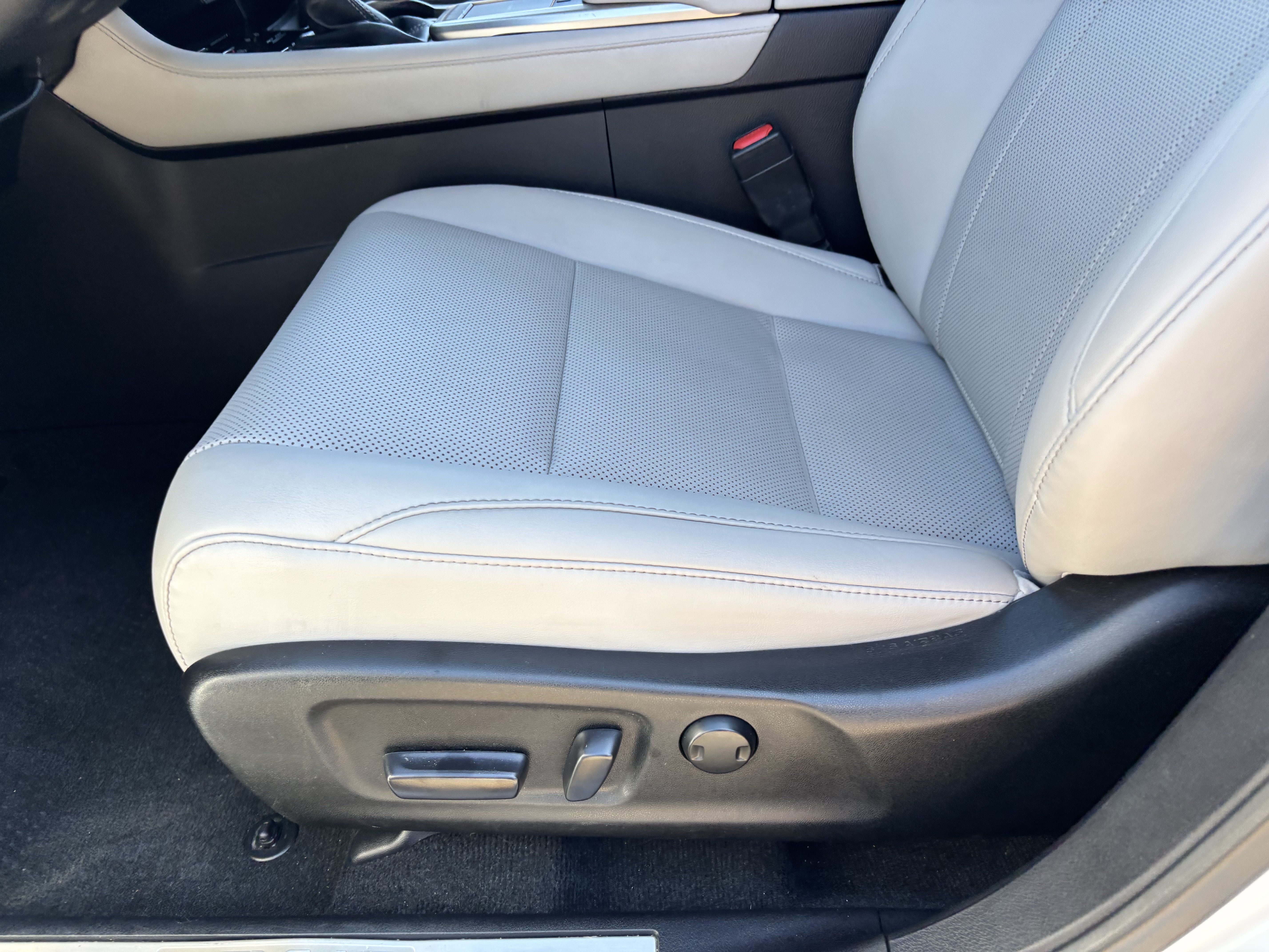 Used 2020 Lexus RX 350 FWD w/ Accessory Package image 19