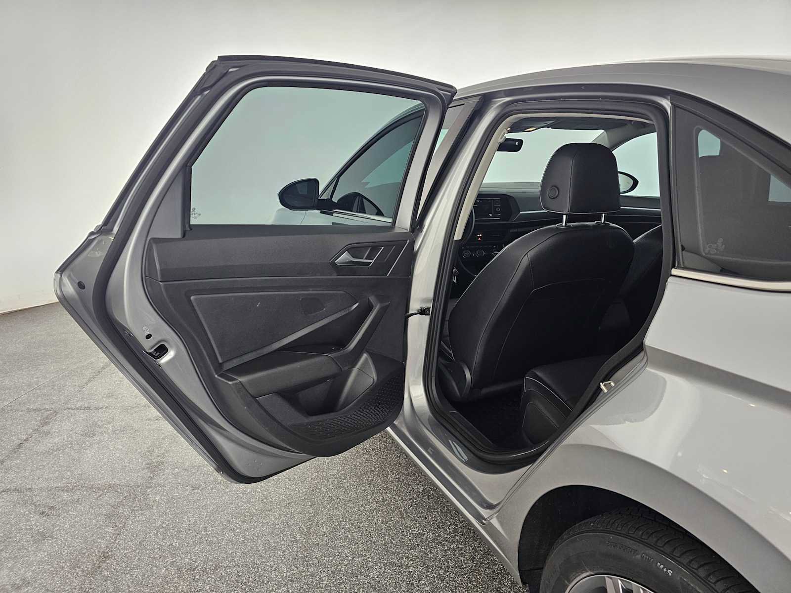 Used 2022 Volkswagen Jetta SE image 15